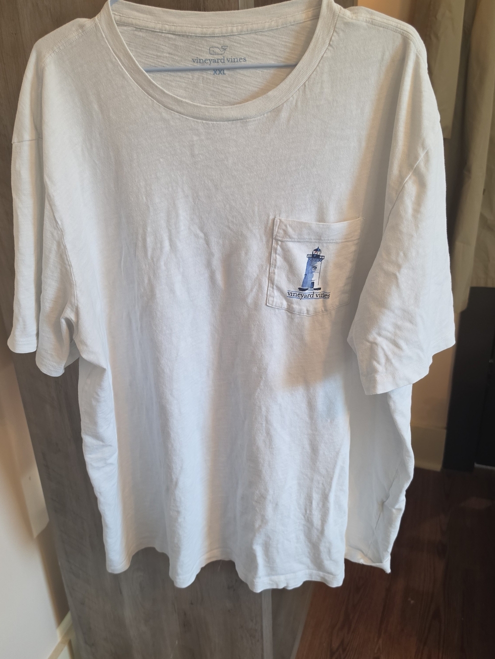 Vineyard Vines Men’s White Pocket T-Shirt - Lighthouse Logo